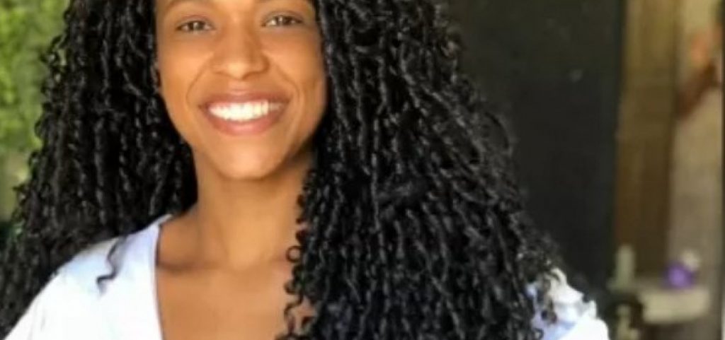 Com filha nos braços, turista morre eletrocutada na Bahia
