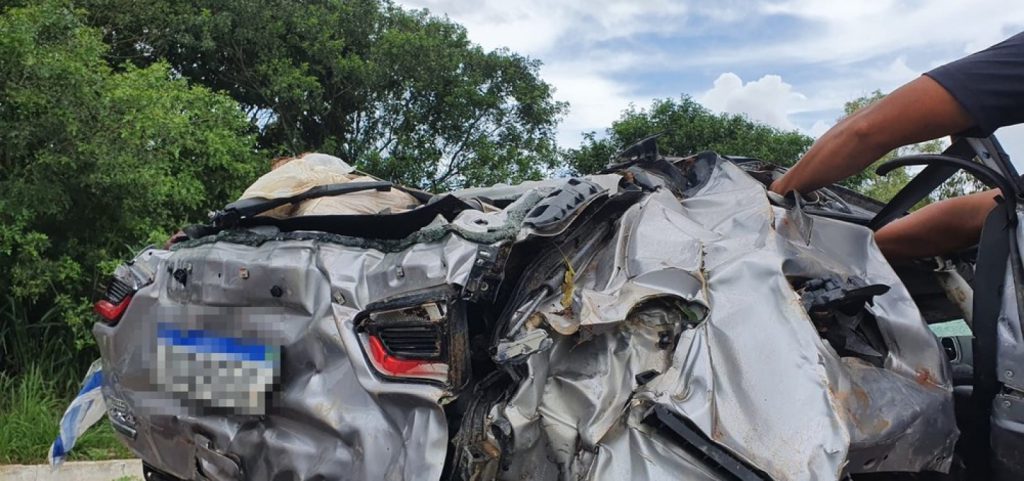 Quatro pessoas morrem após carro cair em precipício de 40 metros no sul da Bahia