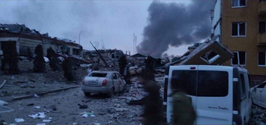 Ataque da Rússia em base na fronteira com a Polônia deixa 35 mortos