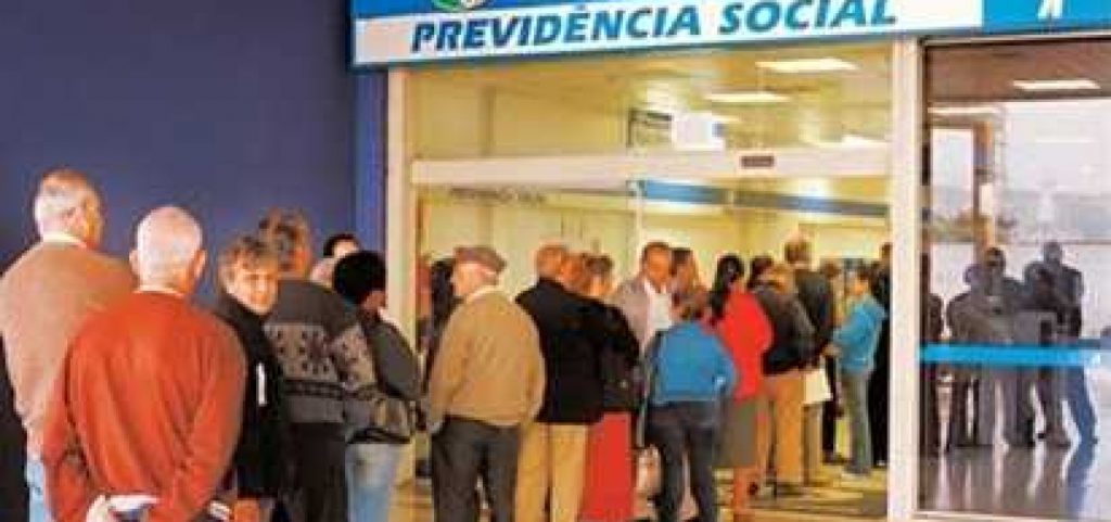 Senado vota hoje projeto que obriga aposentado a pagar perícia do INSS