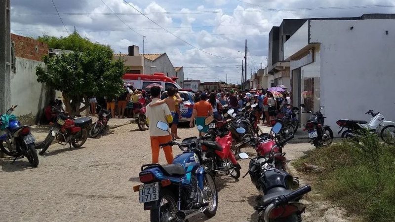 Criança morre após ser atropelada por caminhão do lixo