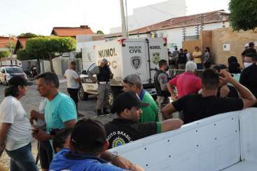 Adolescente de 13 anos mata mãe e irmão e fere gravemente o pai