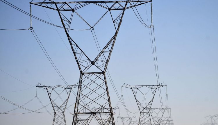 Conta de luz terá nova taxa em 2023 para cobrir rombo no setor elétrico