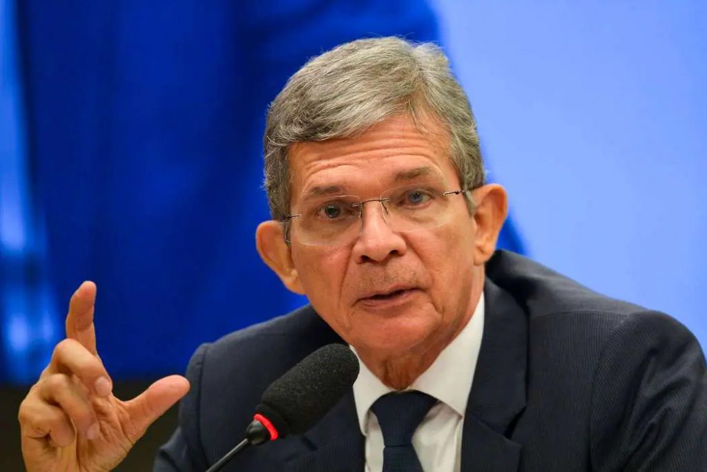 Bolsonaro decide demitir Silva e Luna do comando da Petrobras