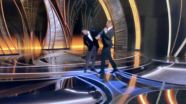 Pressionado, Will Smith pede desculpa a Chris Rock após agressão no Oscar