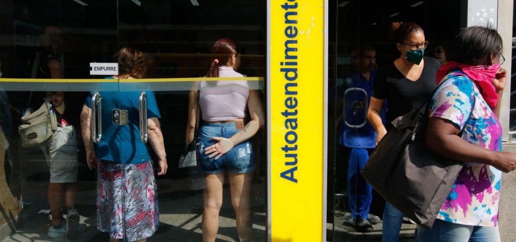 Bancos fecham para feriado de Tiradentes, mas abrem na sexta-feira (22)