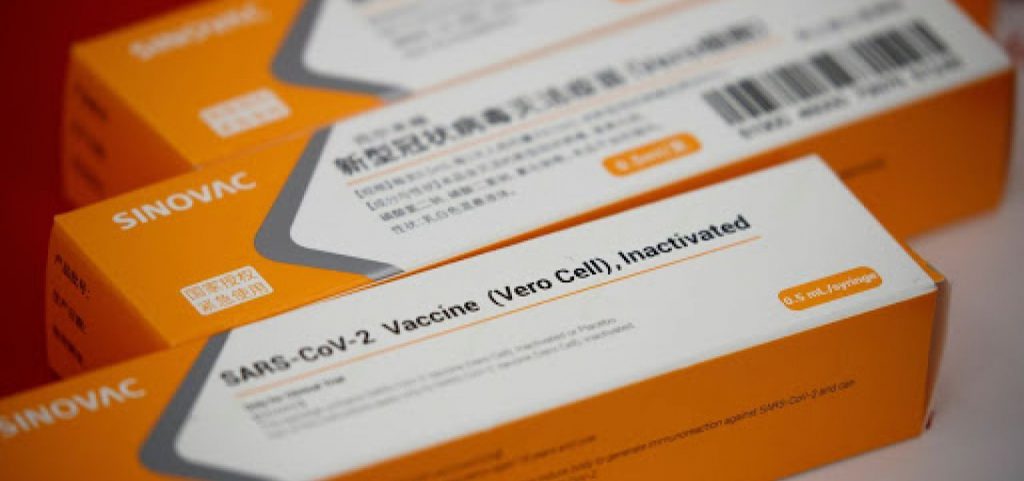 CoronaVac deve ser usada apenas em pessoas de 5 a 18 anos, diz Queiroga