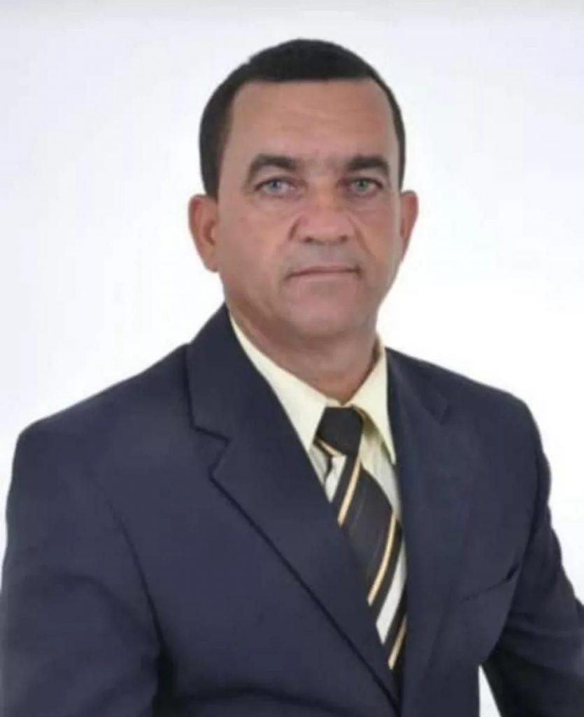 Empresário e ex-vereador morre após batida entre moto e carreta no interior da Bahia