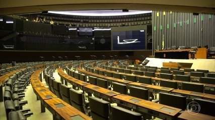 Partidos priorizam puxadores de voto para vencer rigor da cláusula de barreira e sobreviver