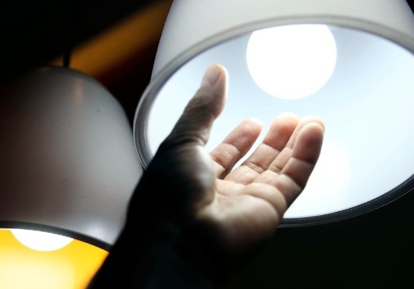Taxa extra na conta de luz deixa de ser cobrada a partir deste sábado