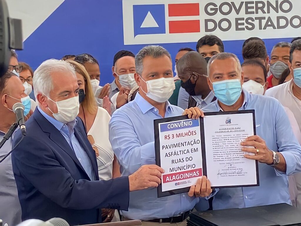 Prefeito Joaquim Neto assina convênio com o Governo do Estado para pavimentação de ruas da Baixa da Candeia