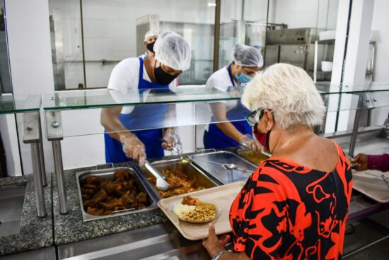 Em celebração à Sexta-feira Santa, SEMAS promove almoço especial gratuito no Restaurante Popular em Alagoinhas