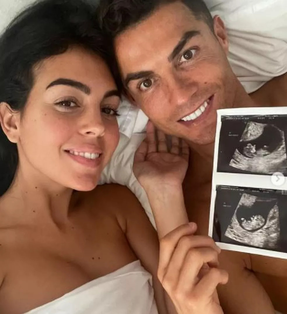 Cristiano Ronaldo comunica morte de um de seus gêmeos durante o parto