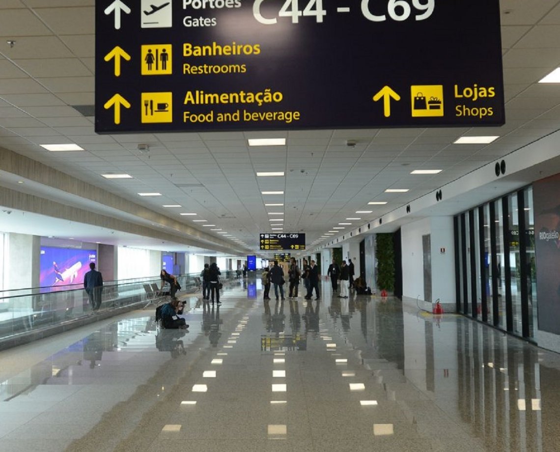 Testes contra Covid-19 são dispensados para entrar no Brasil; comprovante de vacinação é exigido em aeroportos