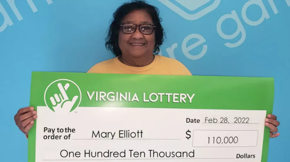 Mulher encontra bilhete de loteria depois de jogá-lo no lixo e ganha US$ 110 mil