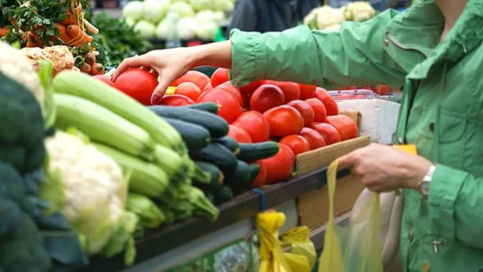 Justiça determina suspensão da venda de produtos com altos níveis de agrotóxicos em grande rede de supermercados