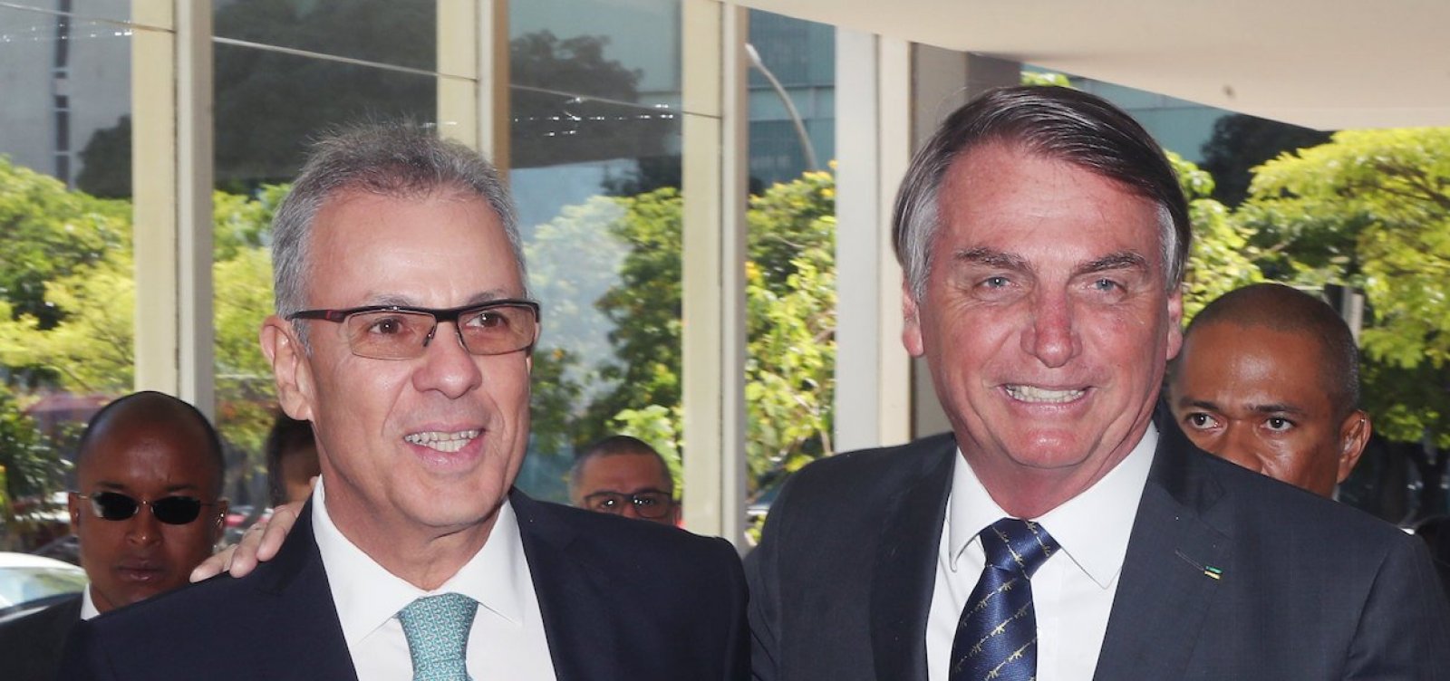 Bolsonaro exonera ministro de Minas e Energia após novo reajuste da Petrobras