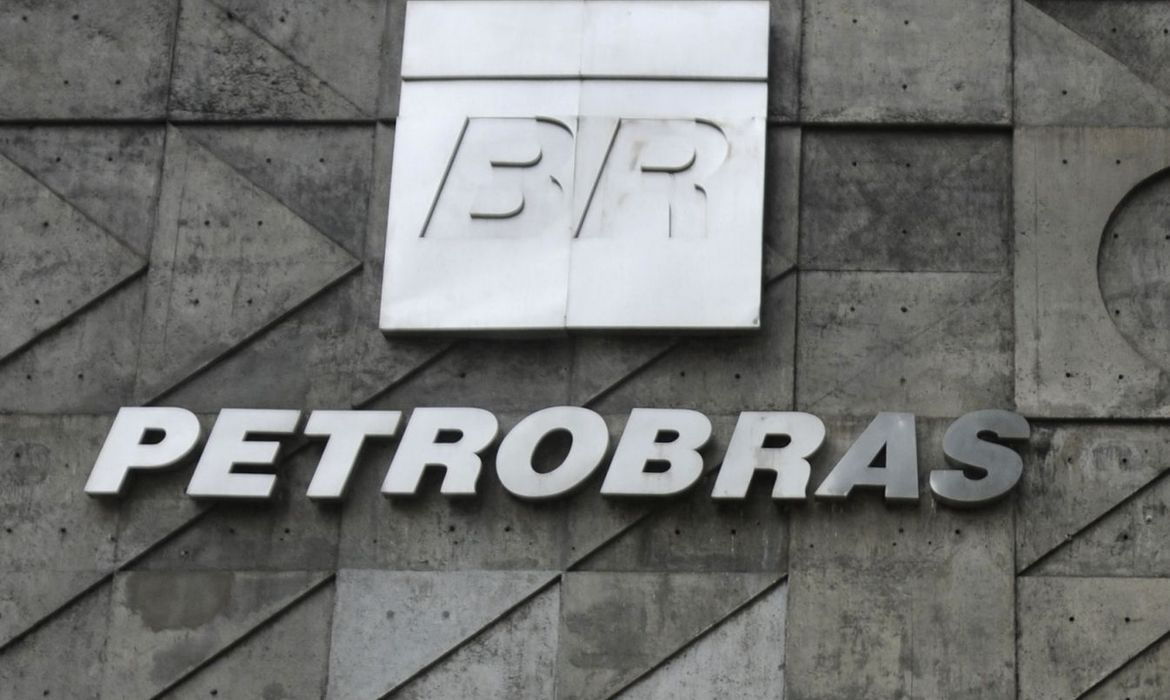 Governo anuncia novamente troca de presidente na Petrobras