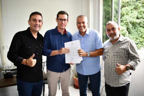 Alagoinhas: Prefeito Joaquim Neto dá posse a mais 28 aprovados em concurso