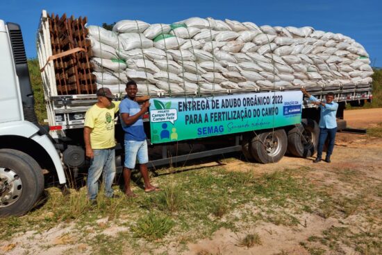 Prefeitura de Alagoinhas inicia entrega de adubo aos agricultores familiares; nesta quinta (19) serão contempladas as comunidades Novo Paraíso, Mangueira, Ladeira Grande e Sauípe