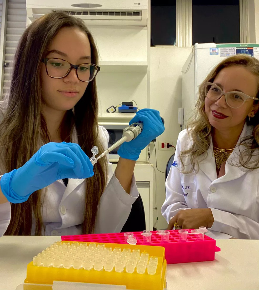 Mãe cientista inspira filha e hoje as duas trabalham juntas em pesquisas: ‘Referência para mim’