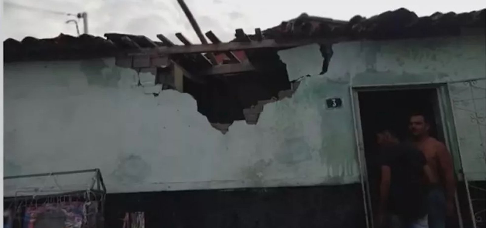 Compressor de ar explode e é arremessado cerca de 50 metros no sul da Bahia