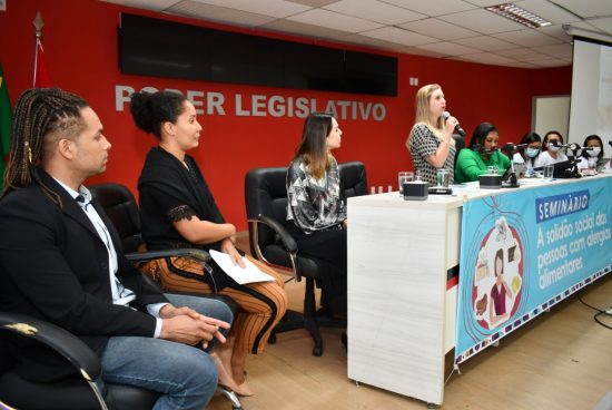 Alagoinhas: Seminário discute alergias alimentares e a solidão social enfrentadas por pessoas