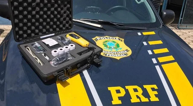 Motorista embriagado se envolve em acidente e acaba preso em Alagoinhas