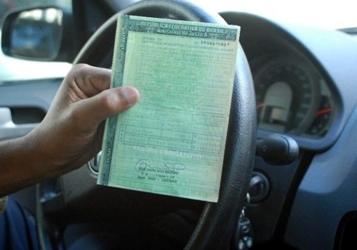 IPVA dos veículos com placas de finais 9 e 0 pode ser quitado com 10% de desconto até o final deste mês; veja datas
