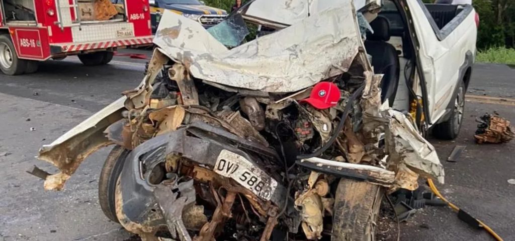 Homem morre em acidente entre caçamba e carro no sul da Bahia