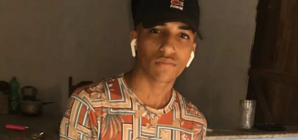 Jovem cantor é morto a tiros em Feira de Santana