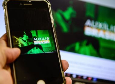 Bolsonaro sanciona autorização para consignado no Auxílio Brasil