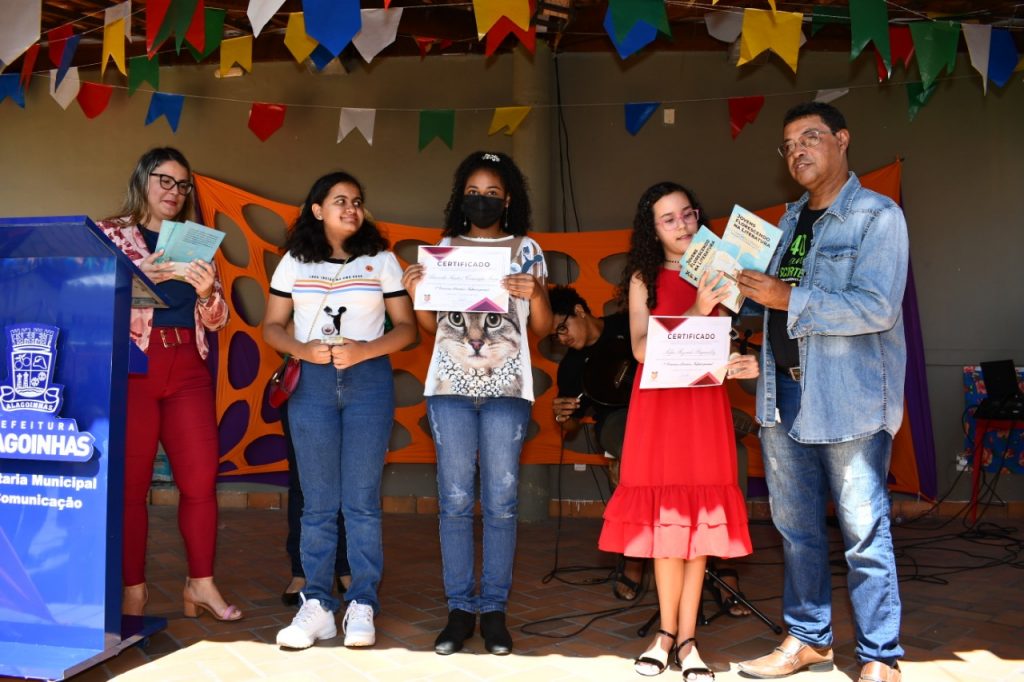 Lançamento do livro “Jovens florescendo na literatura” revela talentos e incentiva a leitura e a escrita em Alagoinhas