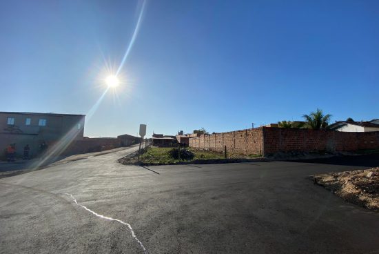 Prefeitura de Alagoinhas realiza pavimentação asfáltica da Rua Paraíso, na Nova República, e da ligação entre o Urupiara, Brisas do Catu e Parque São Francisco