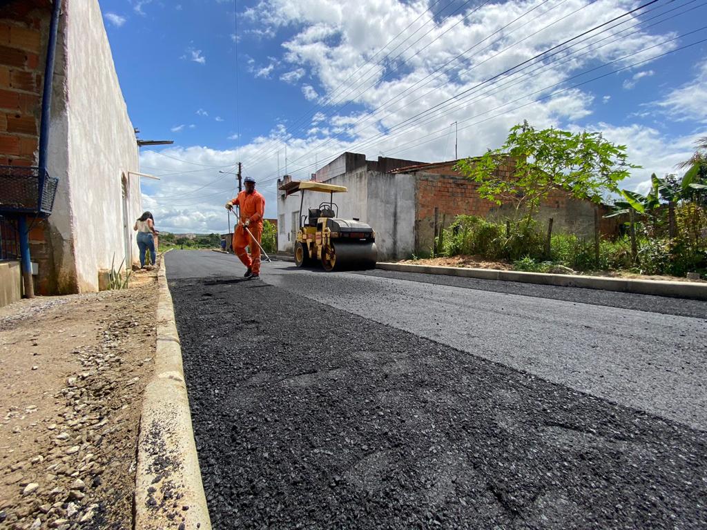 O Pingurute tem mais uma rua pavimentada pela Prefeitura de Alagoinhas