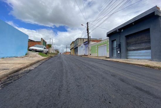 Alagoinhas: Rua Paraguaçu, na Vila Marçal, é beneficiada com obra de pavimentação