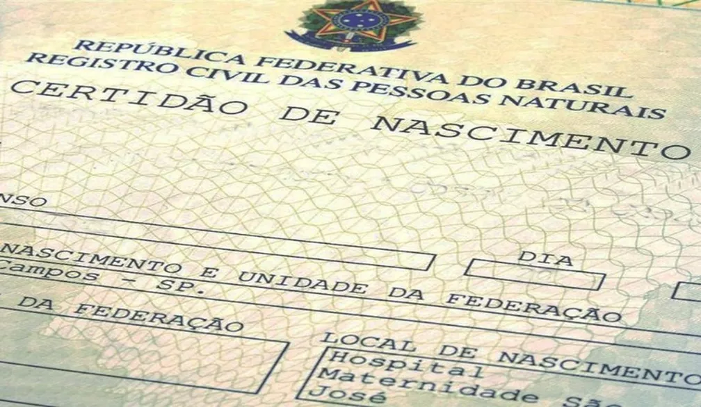 Mais de 100 mil crianças foram registradas sem o nome do pai em 2022, diz levantamento