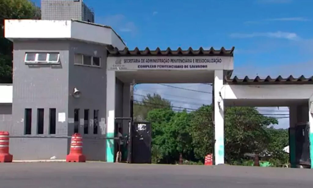 Detentos fogem da penitenciária Lemos Brito em Salvador