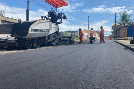 Prefeitura de Alagoinhas realiza pavimentação da Rua da Embasa