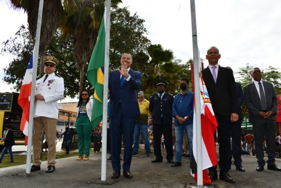 Mais de 8 mil pessoas homenageiam os 200 anos da Independência do Brasil em Alagoinhas