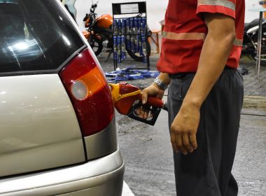 Petrobras anuncia cortes nos preços dos combustíveis a conta-gotas às vésperas da eleição