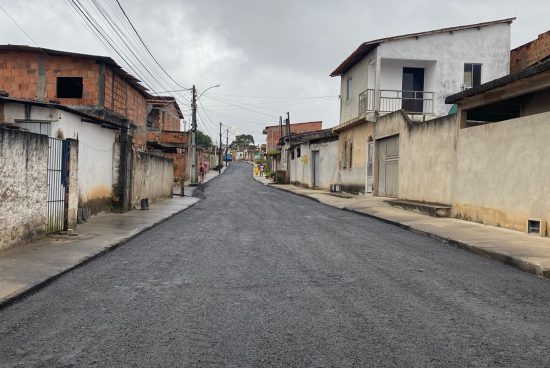 Alagoinhas: O Barreiro ganha mais uma via asfaltada e obras de requalificação avançam na Rua da Areia, no Cachorro Magro