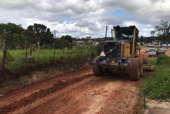 Prefeito Joaquim Neto acompanha início das obras de pavimentação dos trechos que ligam a BR -101 às localidades de Jorge Amado, Sauípe, Boa União e Mangalô