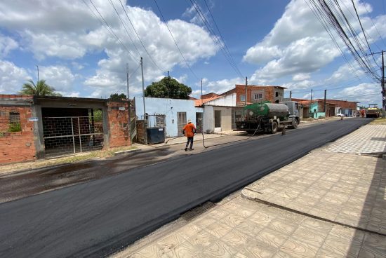 Alagoinhas: Rua do Avião e Margem da Linha do Barreiro recebem obras de requalificação asfáltica