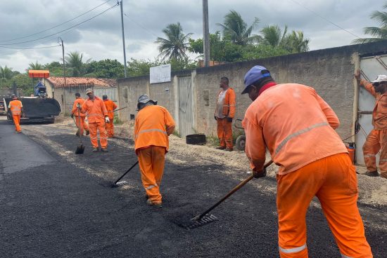 Moradores da Rua São Gerônimo comemoram pavimentação realizada pela Prefeitura de Alagoinhas neste sábado (24)