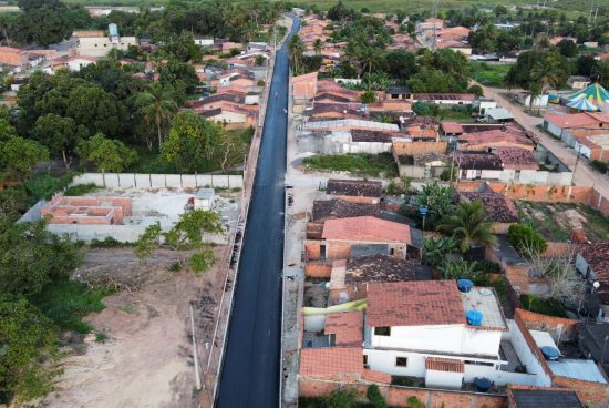 Rua Jacobina, no Cruzeiro dos Montes, recebe pavimentação asfáltica