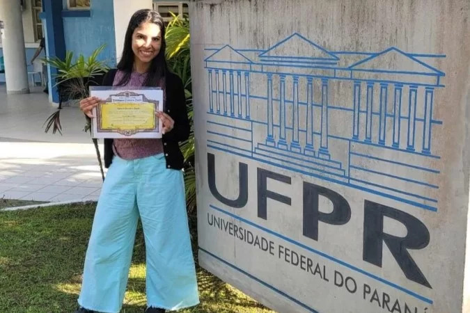 Estudante com paralisia cerebral se forma em geografia na UFPR
