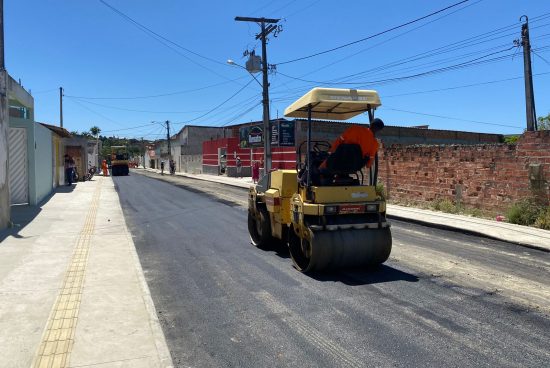Flamboyant  em Alagoinhas é mais uma via da Rua do Catu a receber pavimentação asfáltica