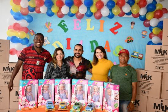 Prefeitura de Alagoinhas distribui mais de 1000 brinquedos para Associações do município