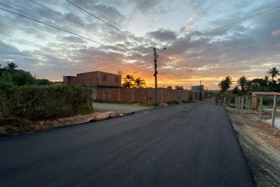 Mais uma rua da Nova República é beneficiada com asfalto em Alagoinhas